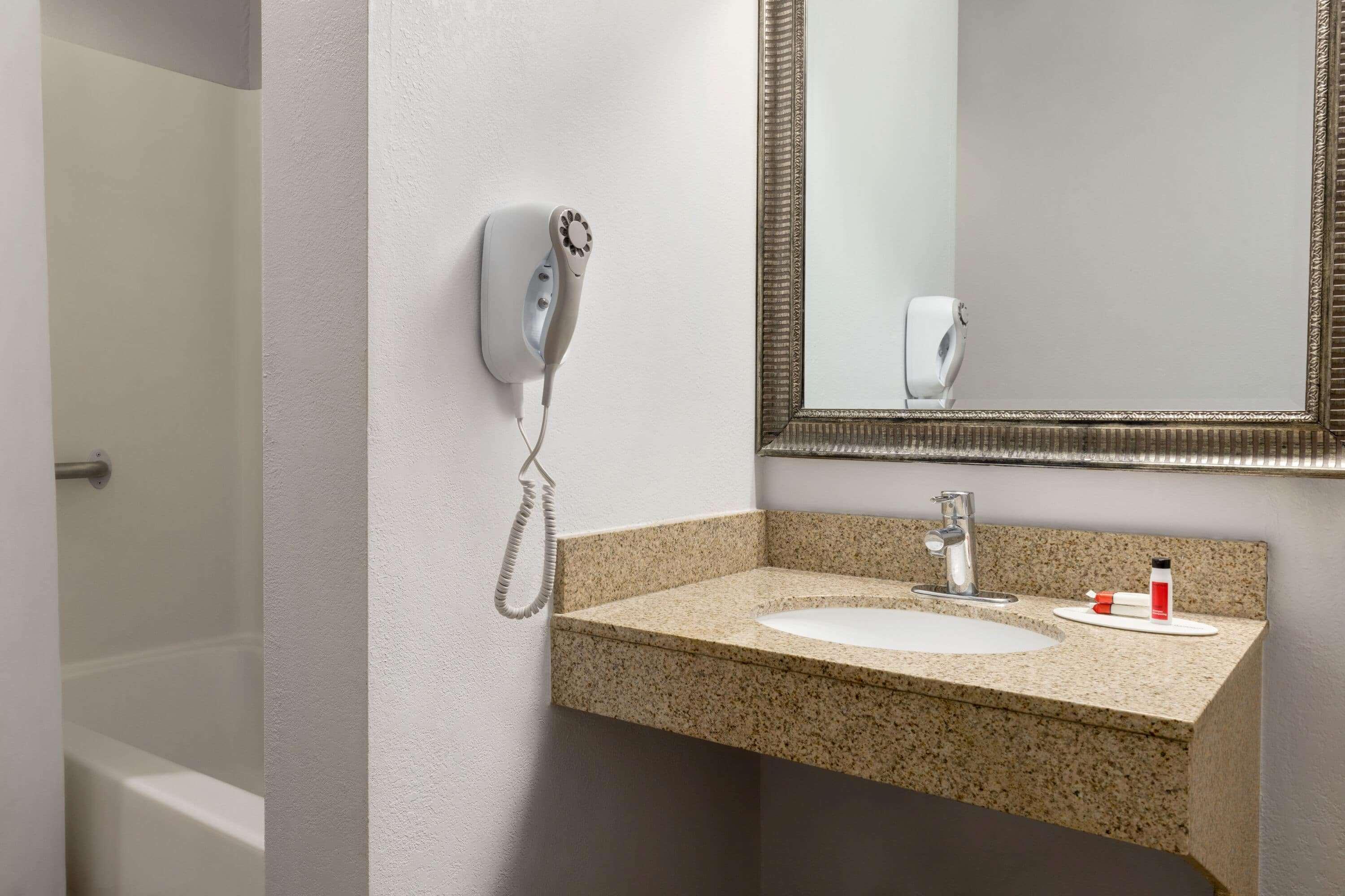 Microtel Inn & Suites לינקולן מראה חיצוני תמונה